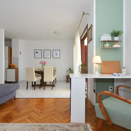 Apartment Artsy Hideaway Near Old Town & With Fast Wifi Split